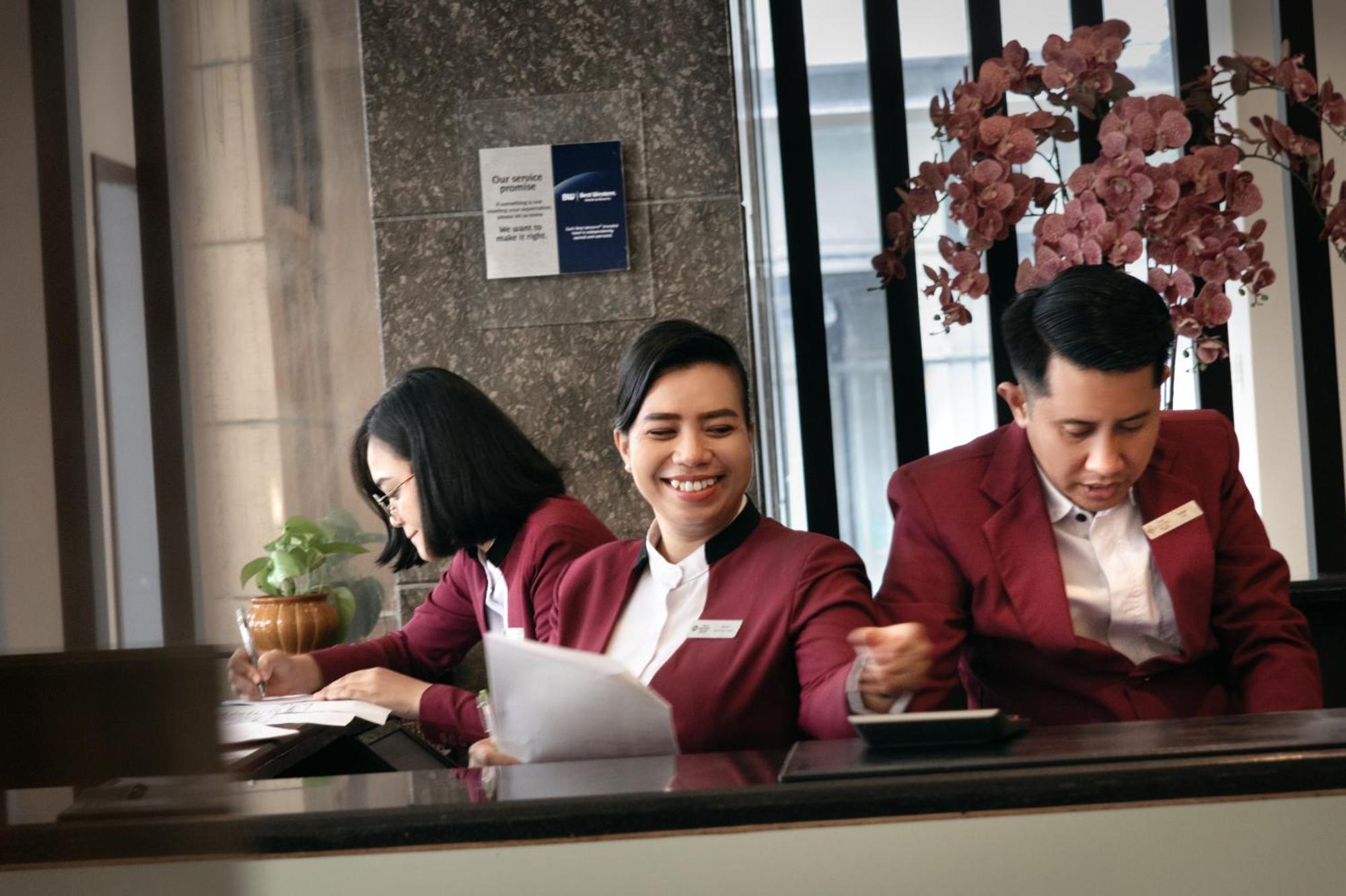 Best Western Plus Coco Palu Exterior foto